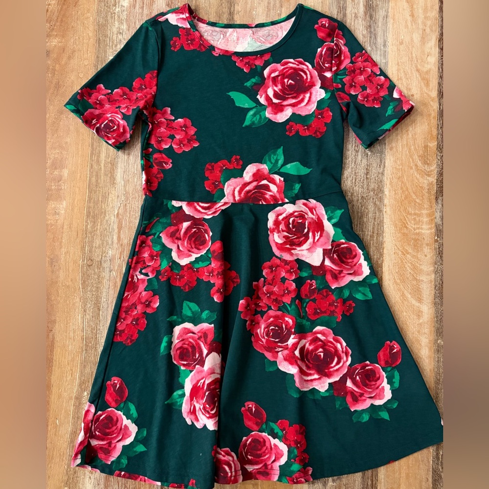 The Children's Place Green and Red Floral Skater Style Dress, Size‎ M 7/8 NWOT